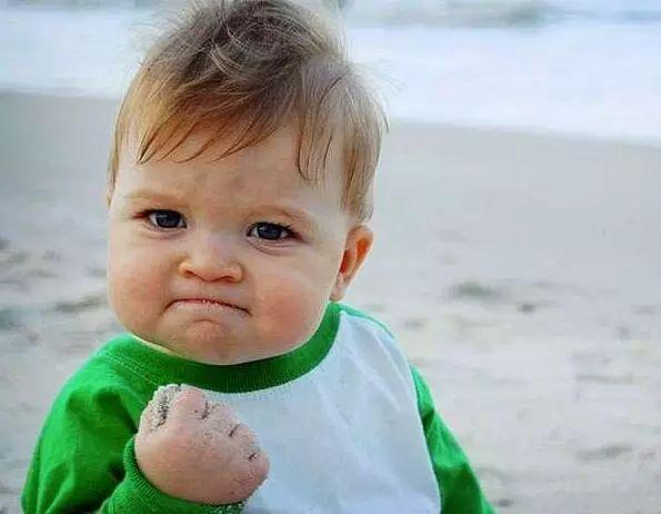 诡异的婴儿流口水黑白大头照，怎么就成为了网友摆烂专用表情包？